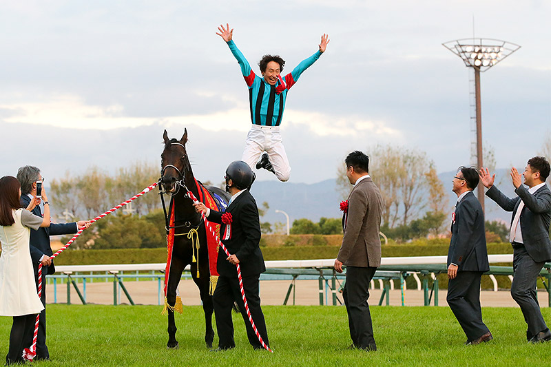 2018年 アンジュデジール　直線一騎打ちで人気馬を競り落とす