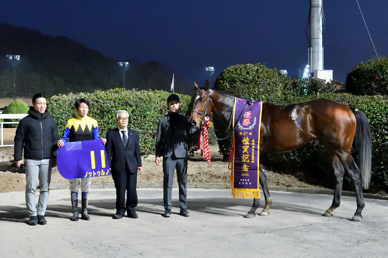 2024年 ノットゥルノ 4コーナー先頭から4馬身差