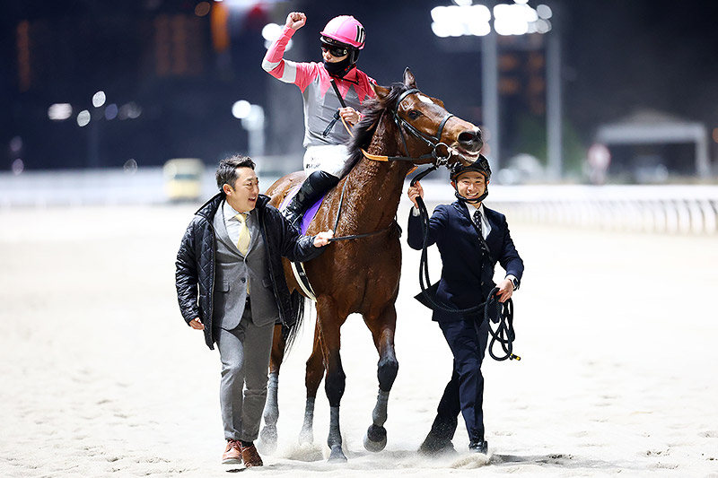 2024年 ミリアッドラヴ 距離克服し牝馬が8年ぶり勝利