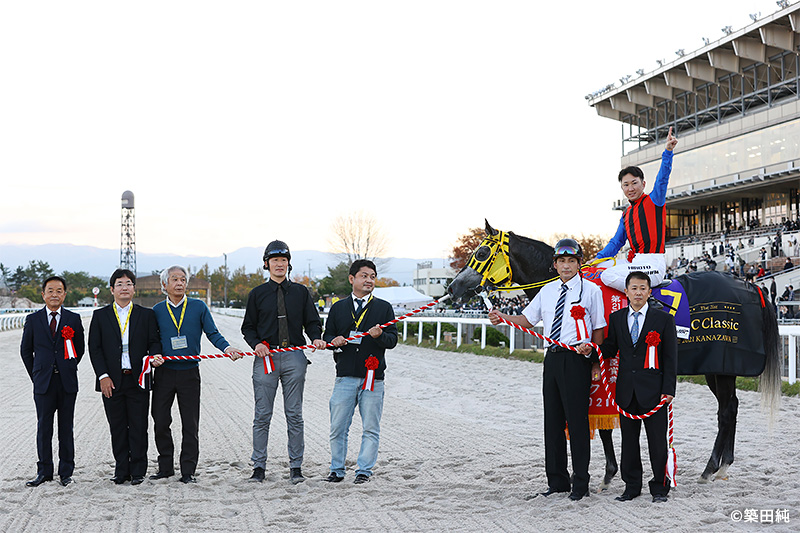 船橋所属のミューチャリーが、地方所属馬として史上初となるJBCクラシック制覇の快挙を果たした。　©️築田純